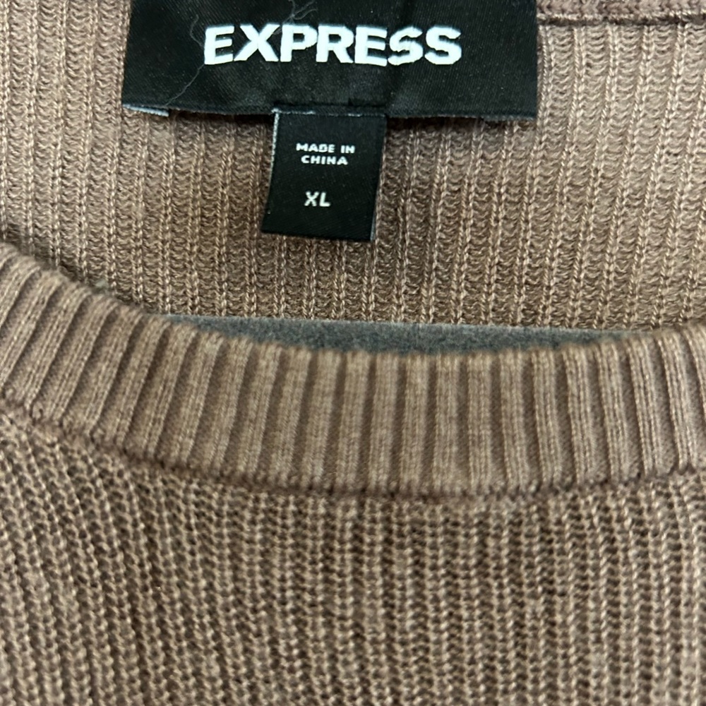 Express sweater - Picture 3 of 3